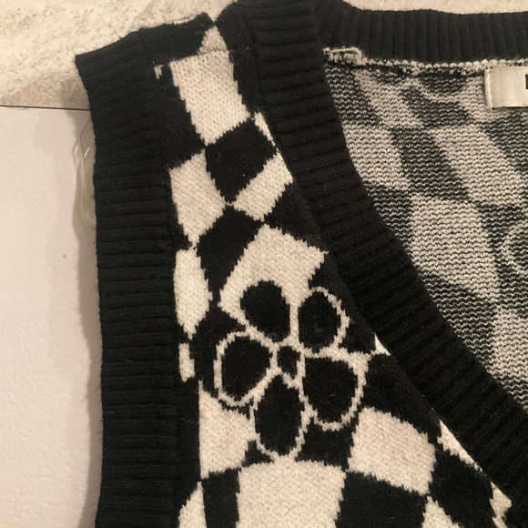 Black and white print sweater vest - Picture 3 of 3